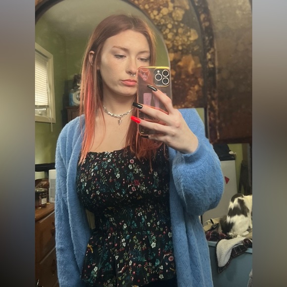 Meet your Posher, Cass - Picture 4 of 4